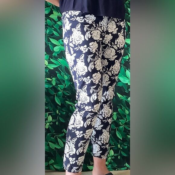 🌼 GAP Navy & White Floral Skinny Ankle Pants – Size 8 - Picture 2 of 6